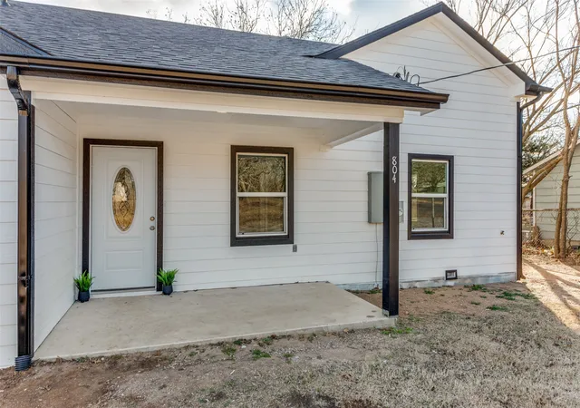 Photo 3 of Single family home for sale at 804 Lively St, Bowie, TX 76230 | MLS# 21227805 | Listing updated on 2026-08-03