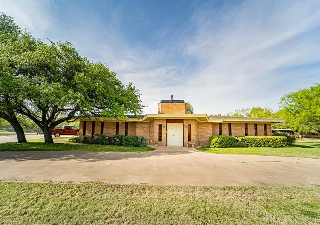 Homes for sale in Breckenridge, TX | 4 Chaparral Ln, Breckenridge, TX 76424 | MLS# 21193986