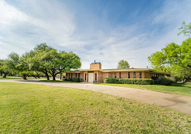 Homes for sale in Breckenridge, TX | 4 Chaparral Ln, Breckenridge, TX 76424 | MLS# 21193986