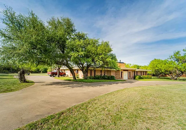 Homes for sale in Breckenridge, TX | 4 Chaparral Ln, Breckenridge, TX 76424 | MLS# 21193986