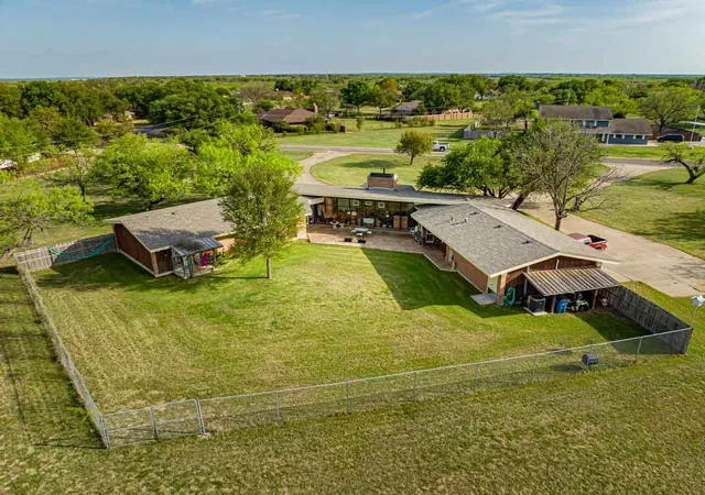 Homes for sale in Breckenridge, TX | 4 Chaparral Ln, Breckenridge, TX 76424 | MLS# 21193986