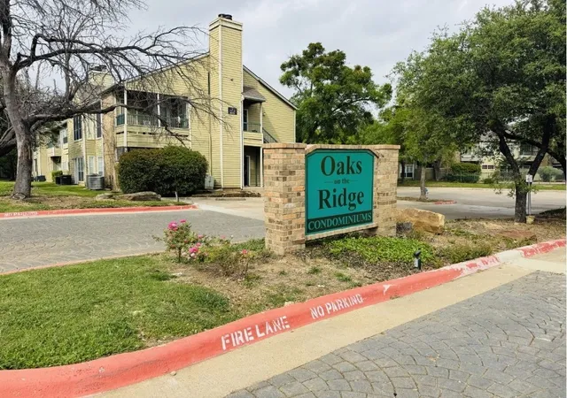 Listing Photo 2 - Condo for sale in building located at 4113 Esters Rd, Irving, TX 75038 - Unit #603
