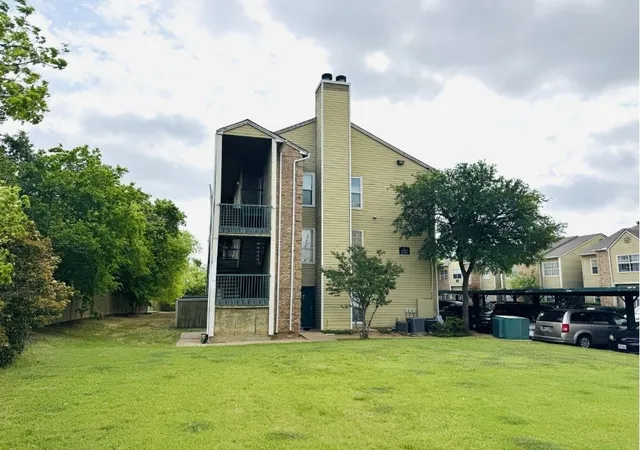 Listing Photo 3 - Condo for sale in building located at 4113 Esters Rd, Irving, TX 75038 - Unit #603