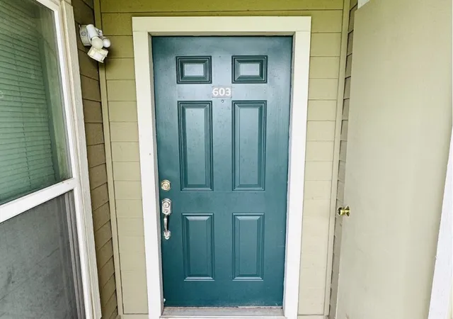 Listing Photo 4 - Condo for sale in building located at 4113 Esters Rd, Irving, TX 75038 - Unit #603
