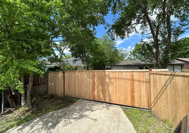 5th image of 9620 Dale Glade Dr, Dallas, TX 75217 | MLS# 21227883
