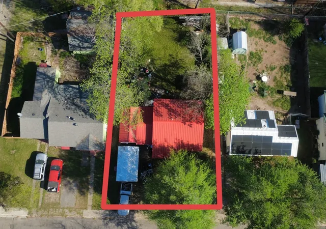 Photo 1 of Single family home for sale at 205 Graham Ave, Bonham, TX 75418 | MLS# 21225038 | Listing updated on 2026-08-25