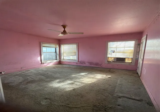 Photo 3 of Single family home for sale at 205 Graham Ave, Bonham, TX 75418 | MLS# 21225038 | Listing updated on 2026-08-25