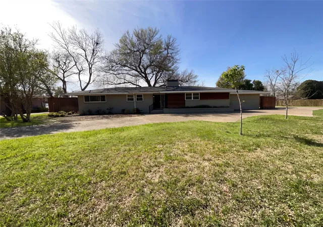 Photo 1 of Single family home for sale at 4106 Walnut Hill Ln, Dallas, TX 75229 | MLS# 21227983 | Listing updated on 2026-07-17