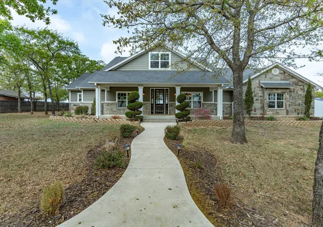 Homes for sale in Bowie, TX | 299 Briar Creek Ln, Bowie, TX 76230 | MLS# 21217374