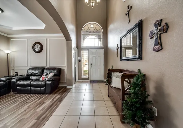 Photo 3 of Single family home for sale at 6329 Redeagle Creek Dr, Fort Worth, TX 76179 | MLS# 21226598 | Listing updated on 2026-08-24