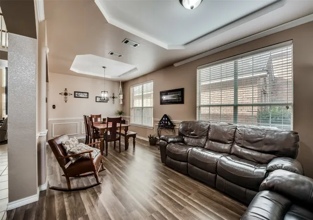Photo 4 of Single family home for sale at 6329 Redeagle Creek Dr, Fort Worth, TX 76179 | MLS# 21226598 | Listing updated on 2026-08-24