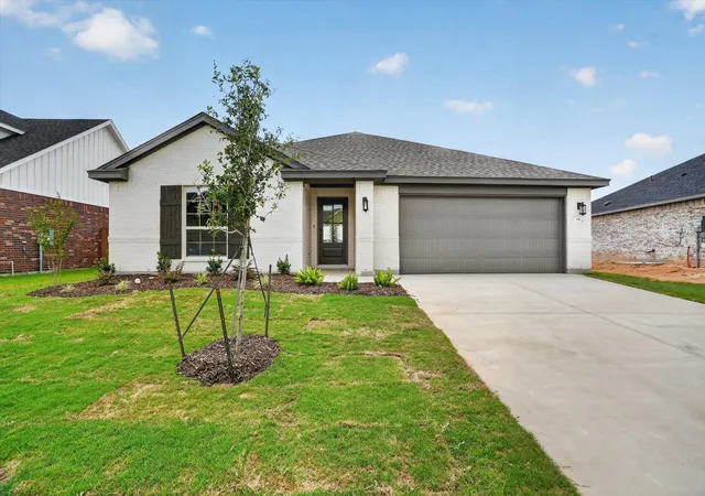 Photo 1 of Single family home for sale at 105 Mesa Dr, Glen Rose, TX 76043 | MLS# 21228028 | Listing updated on 2026-08-27