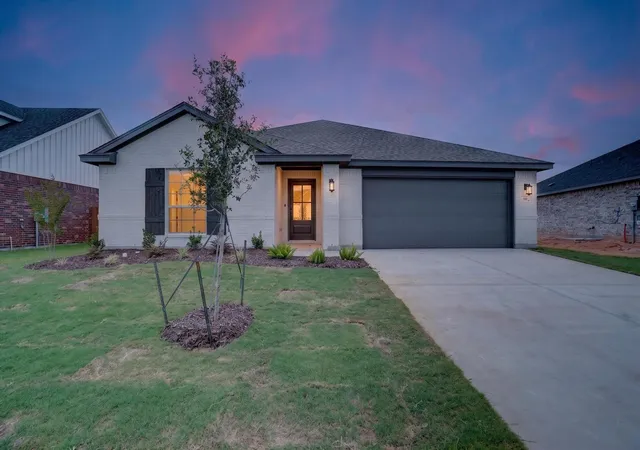 Photo 2 of Single family home for sale at 105 Mesa Dr, Glen Rose, TX 76043 | MLS# 21228028 | Listing updated on 2026-08-27