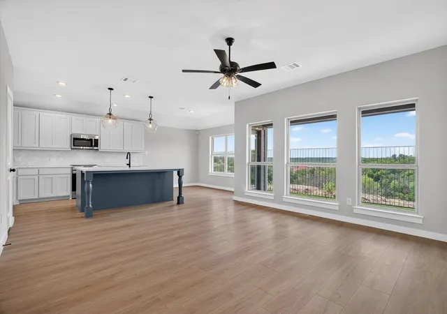 Photo 4 of Single family home for sale at 105 Mesa Dr, Glen Rose, TX 76043 | MLS# 21228028 | Listing updated on 2026-08-27