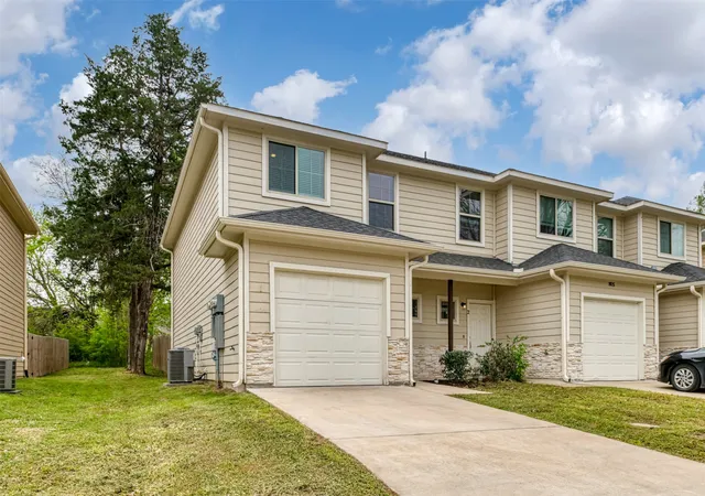Homes for sale in Bonham, TX | 805 S 6th Street, Bonham, TX 75418 | MLS# 21226626