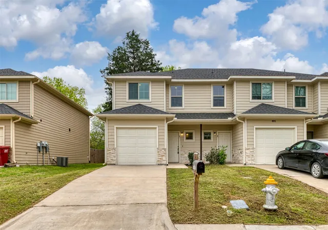 Homes for sale in Bonham, TX | 805 S 6th Street, Bonham, TX 75418 | MLS# 21226626