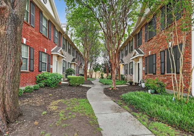 Photo 3 of Townhouse for sale at 4844 Heather Glen Trl, Mc Kinney, TX 75070 | MLS# 21224887 | Listing updated on 2026-08-04