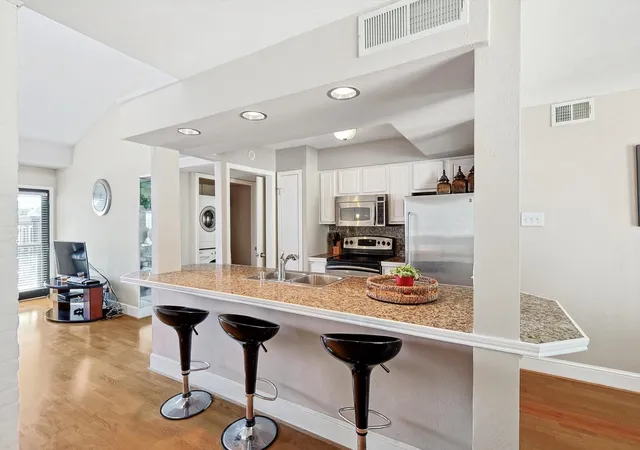 Photo 3 of Condo for sale at 5916 Sandhurst Ln #226, Dallas, TX 75206 | MLS# 21227686 | Listing updated on 2026-05-27
