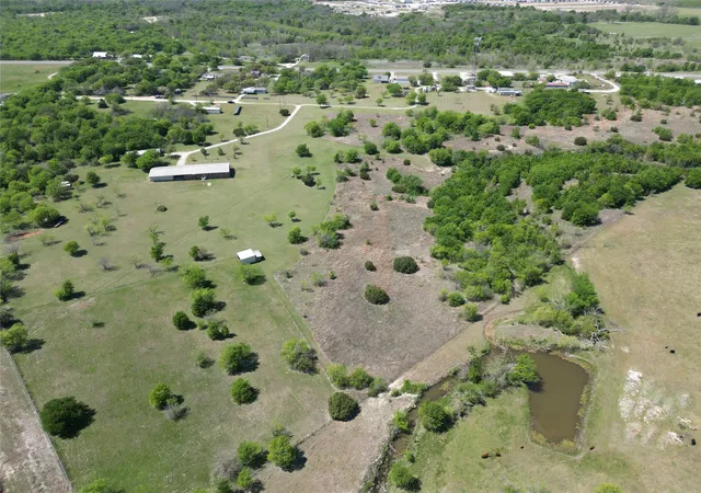 Photo 4 of Manufactured home for sale at 2101 Ridge View Dr, Cleburne, TX 76033 | MLS# 21228097 | Listing updated on 2026-08-19