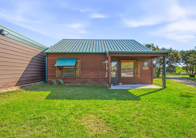 Homes for sale in Strawn, TX | 101 Hide Away Dr #7, Strawn, TX 76475 | MLS# 21225397