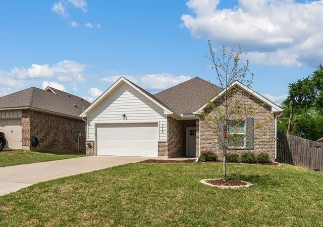 Homes for sale in Gun Barrel City, TX | 218 Skiff Dr, Gun Barrel City, TX 75156 | MLS# 21223878