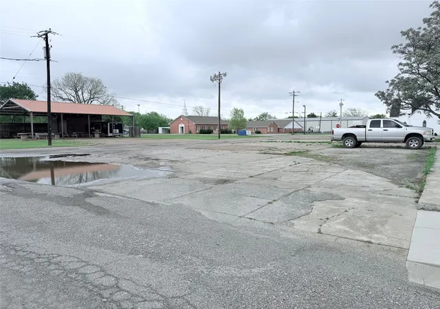 Homes for sale in Trenton, TX | 219 N Pearl St, Trenton, TX 75490 | MLS# 21228247