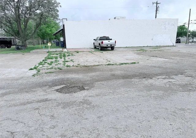 Homes for sale in Trenton, TX | 219 N Pearl St, Trenton, TX 75490 | MLS# 21228247