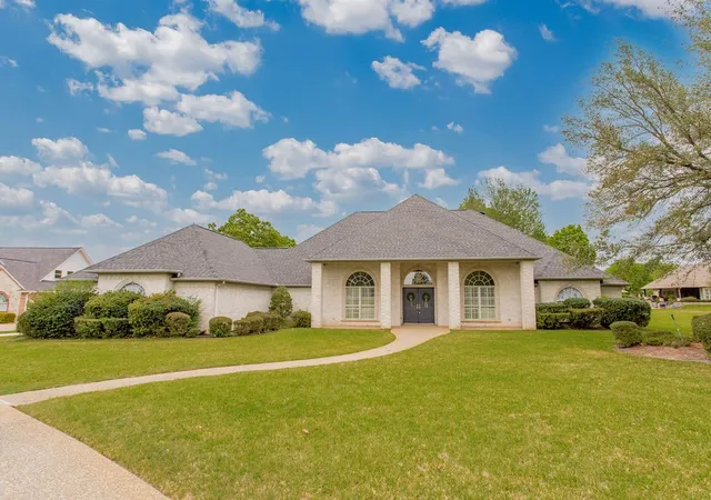 Homes for sale in Hideaway, TX | 141 Cypress Point Cir, Hideaway, TX 75771 | MLS# 21228249