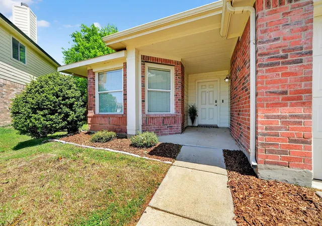 Photo 3 of Single family home for sale at 2800 Arbury Dr, Mc Kinney, TX 75071 | MLS# 21226005 | Listing updated on 2026-08-19