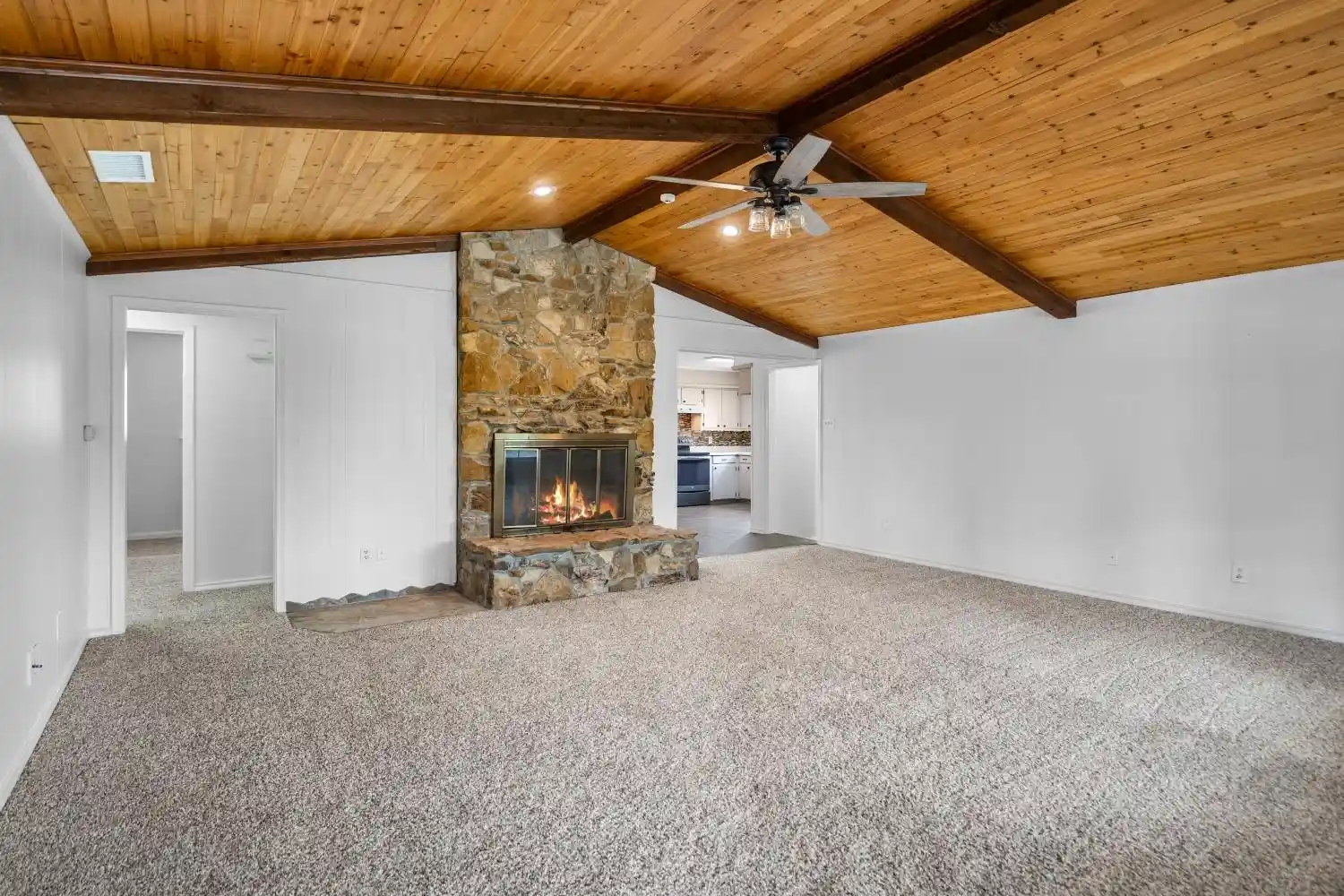 Photo 1 of Single family home for sale at 525 Pecan Ln, Rowlett, TX 75089 | MLS# 21228370 | Listing updated on 2026-10-25