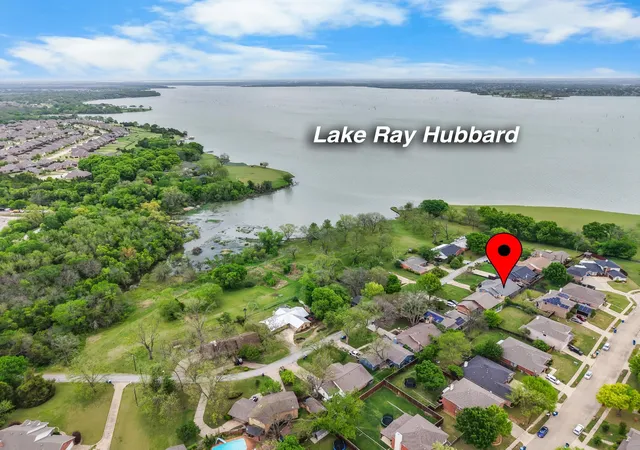 Photo 1 of Single family home for sale at 525 Pecan Ln, Rowlett, TX 75089 | MLS# 21228370 | Listing updated on 2026-08-18