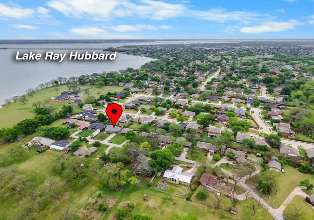 Photo 3 of Single family home for sale at 525 Pecan Ln, Rowlett, TX 75089 | MLS# 21228370 | Listing updated on 2026-08-18