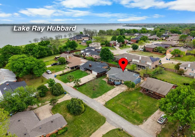 Photo 4 of Single family home for sale at 525 Pecan Ln, Rowlett, TX 75089 | MLS# 21228370 | Listing updated on 2026-10-04