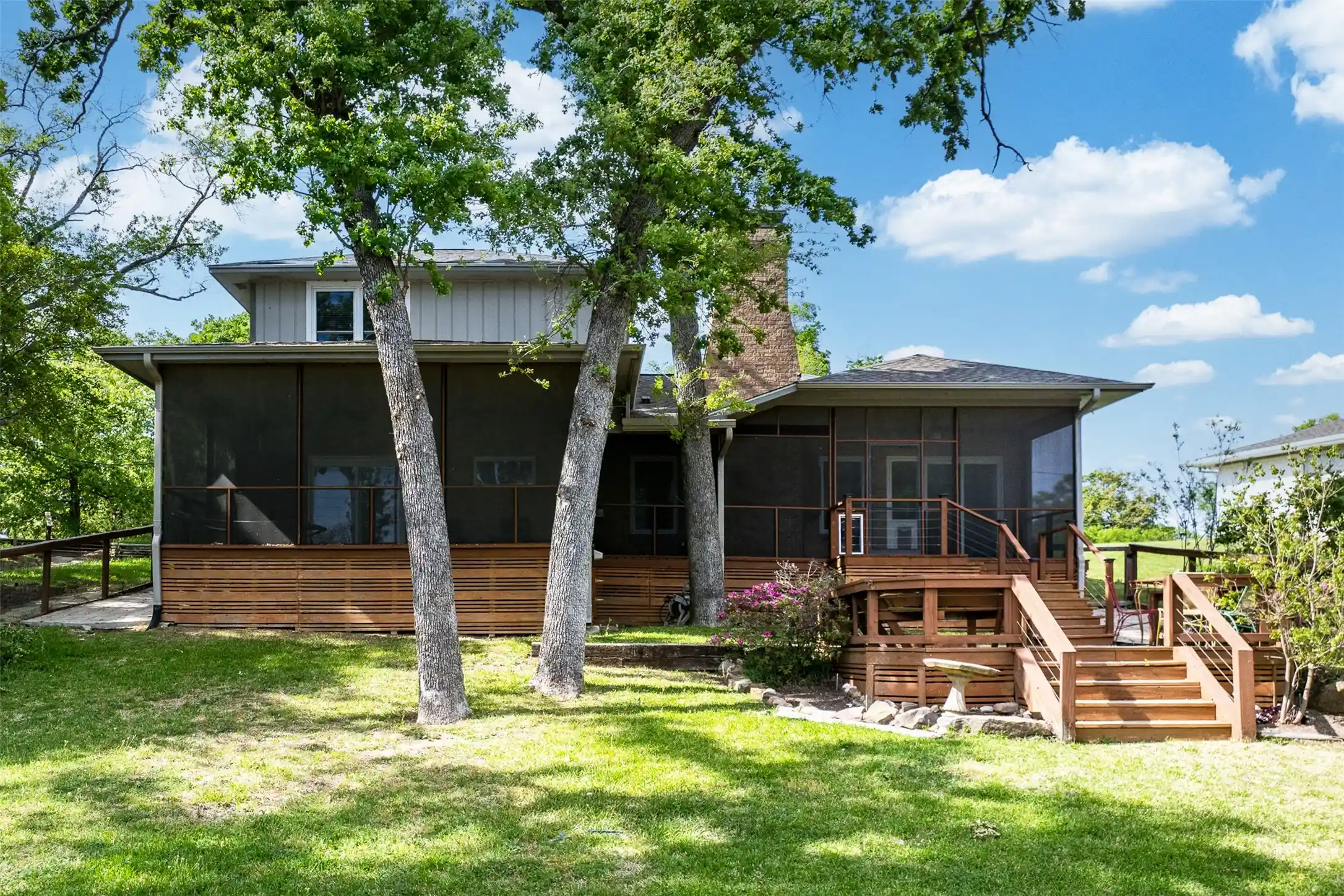 Photo 1 of Single family home for sale at 316 Oak Ln, Tool, TX 75143 | MLS# 21228057 | Listing updated on 2026-10-13