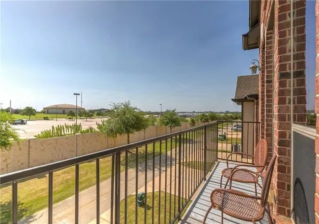 Homes for sale in Irving, TX | 8728 Iron Horse Dr, Irving, TX 75063 | MLS# 21228382