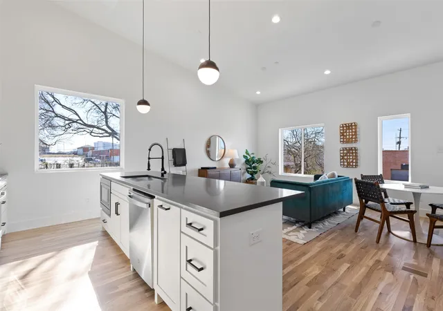 2nd image of 2120 Lovedale Ave, Dallas, TX 75235
