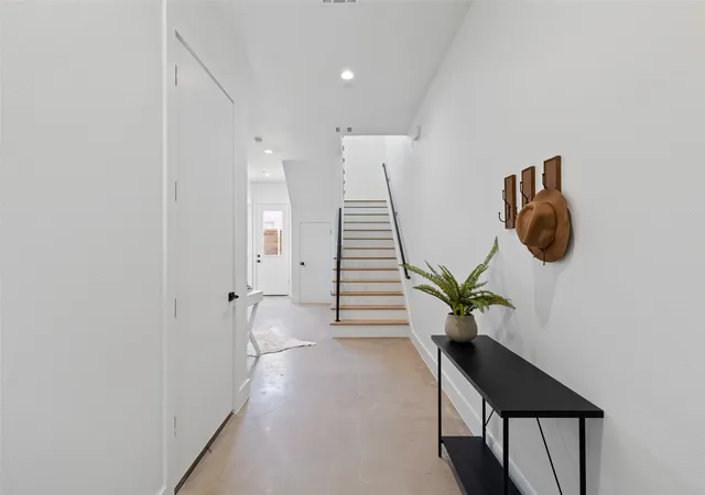 2nd image of 2120 Lovedale Ave #103, Dallas, TX 75235 | MLS# 21228340