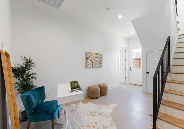 3rd image of 2120 Lovedale Ave, Dallas, TX 75235