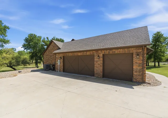 Homes for sale in Lipan, TX | 104 Oak Bend Ct, Lipan, TX 76462 | MLS# 21228404