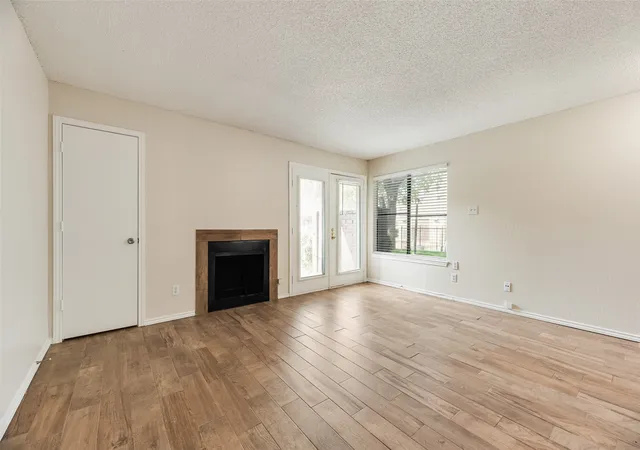 3rd image of 3101 Sondra Dr #107, Fort Worth, TX 76107 | MLS# 21227776