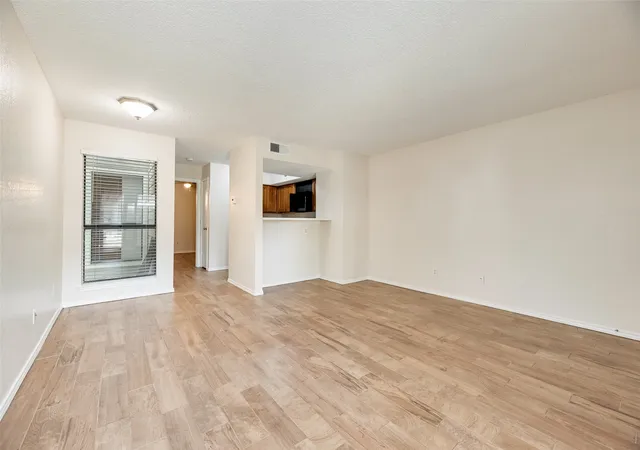 4th image of 3101 Sondra Dr #107, Fort Worth, TX 76107 | MLS# 21227776
