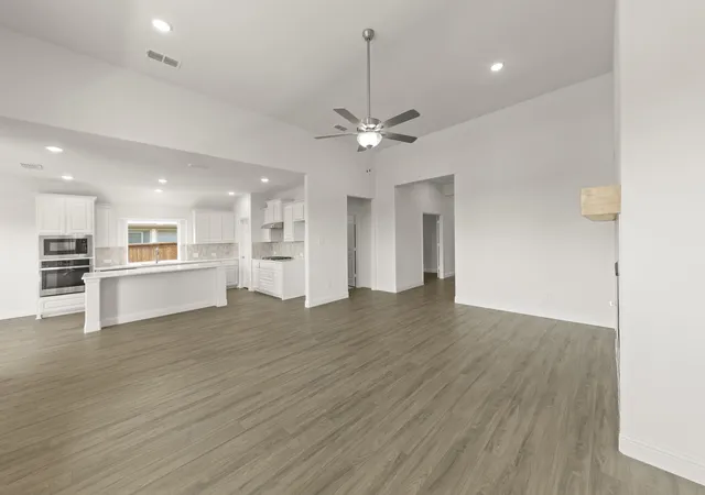 Photo 4 of Single family home for sale at 801 Trinity St, Van Alstyne, TX 75495 | MLS# 21228476 | Listing updated on 2026-10-01