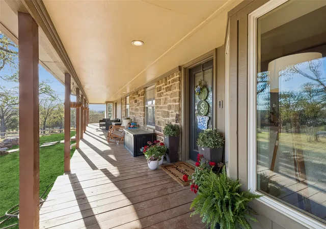 Photo 4 of Single family home for sale at 100 Swisher Rd, Denton, TX 76208 | MLS# 21215927 | Listing updated on 2026-08-17