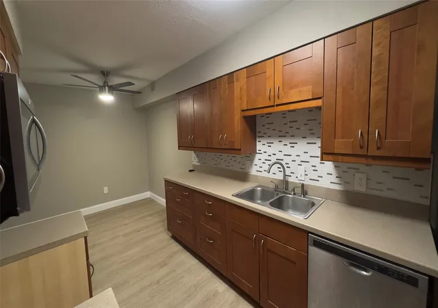 Listing Photo 3 - Condo for sale in building located at 2648 Custer Pkwy, Richardson, TX 75080 - Unit #B