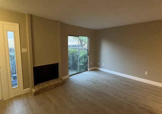 Listing Photo 4 - Condo for sale in building located at 2648 Custer Pkwy, Richardson, TX 75080 - Unit #B