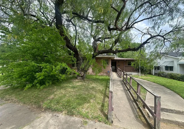 Photo 1 of Sale Pending at 2220 Joey Dr, Waco, TX 76711 | MLS# 21223168 | Listing updated on 2026-09-26