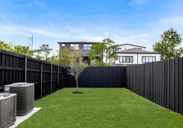 38th image of 2413 Vagas St, Dallas, TX 75219 | MLS# 21226791