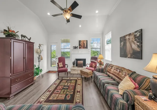 Photo 2 of Single family home for sale at 604 Holiday Hills Dr, Mineral Wells, TX 76067 | MLS# 21224503 | Listing updated on 2026-09-22