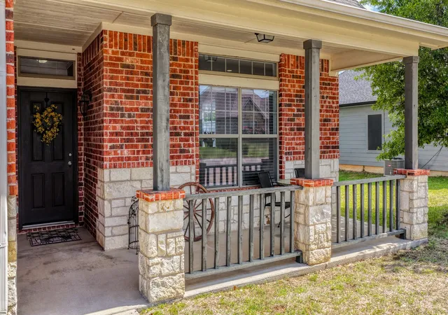 Photo 4 of Single family home for sale at 604 Holiday Hills Dr, Mineral Wells, TX 76067 | MLS# 21224503 | Listing updated on 2026-09-22