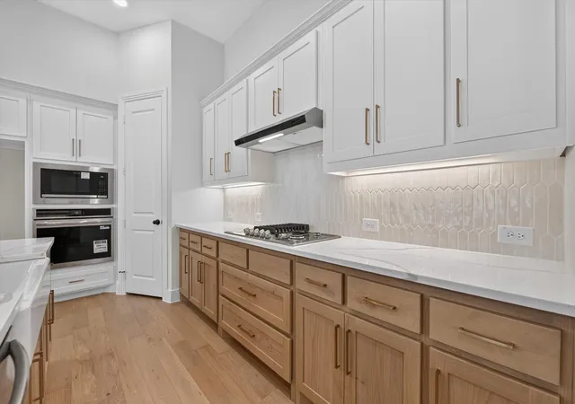 Photo 4 of Single family home for sale at 4018 Windy Point Rd, Little Elm, TX 75068 | MLS# 21228612 | Listing updated on 2026-09-22